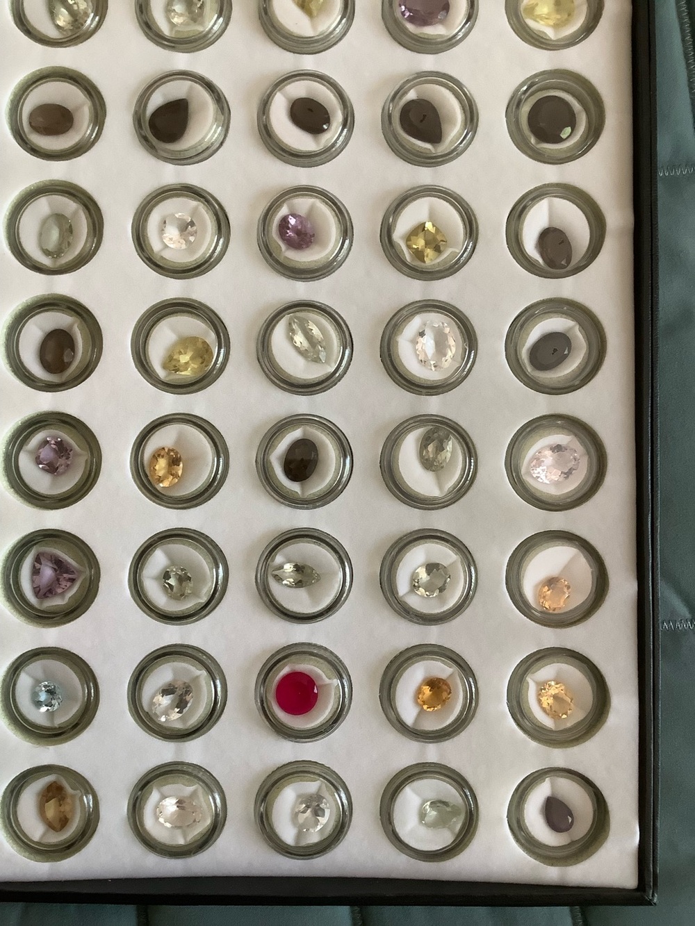 Large collection of 79 encased gemstones plus a bag of 13 jade stones. - Picture 2 of 7